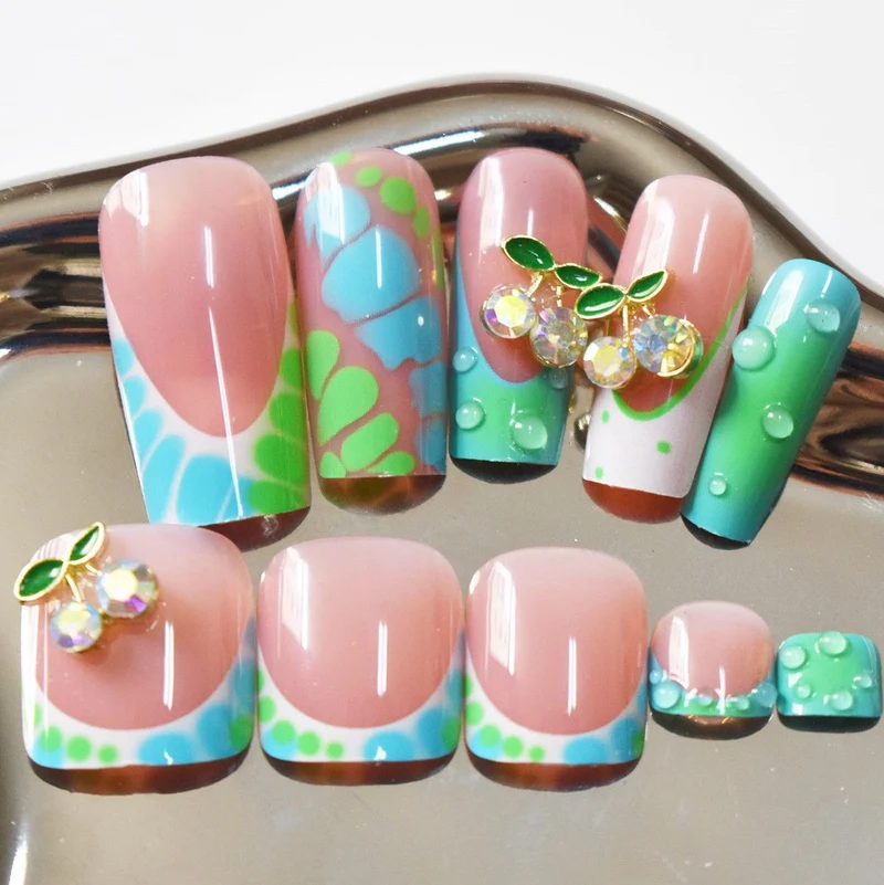 Dekoratives Blumen-Nagelkunst-Set Karnz