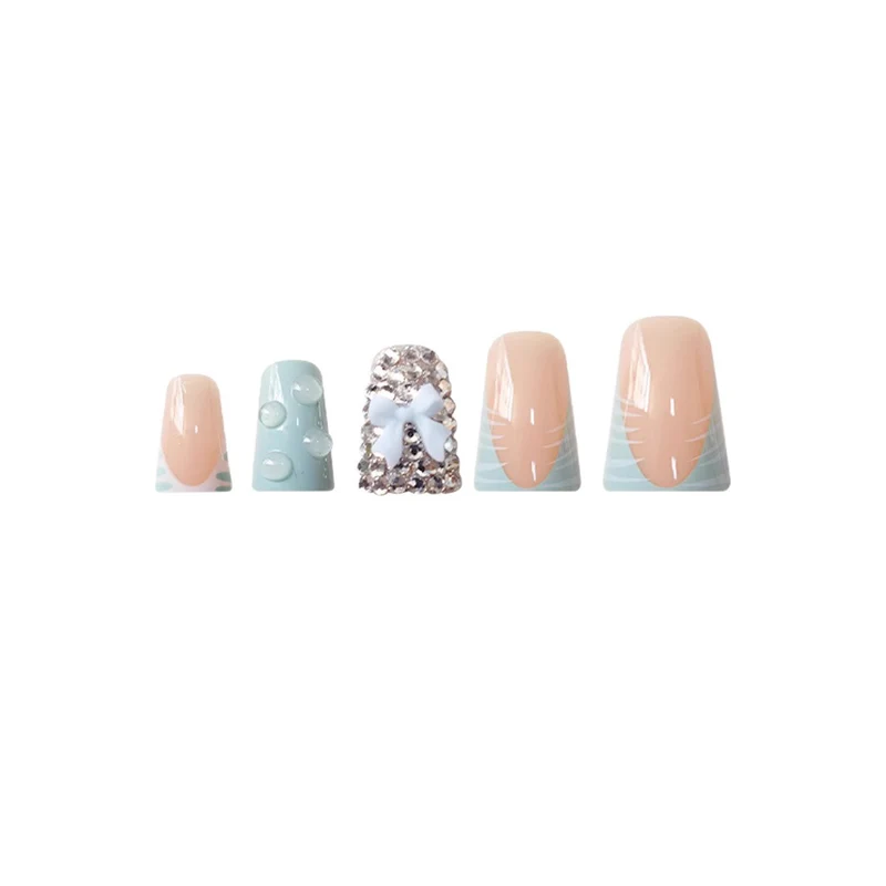 Dekorative Bling Nagelverzierungen Karnz