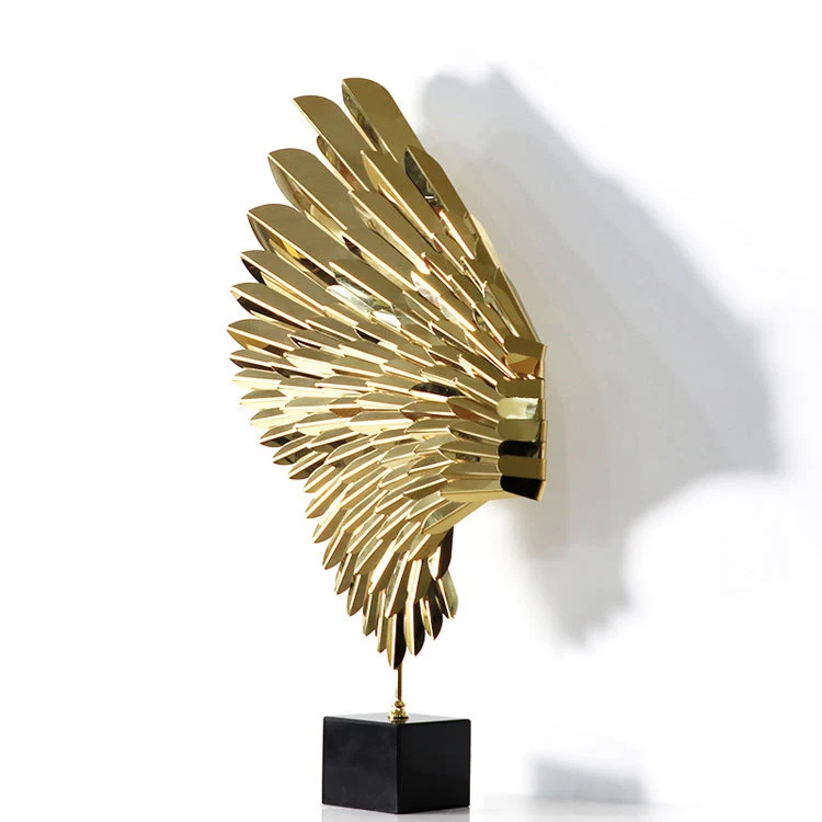 Dekorative geflügelte Skulptur