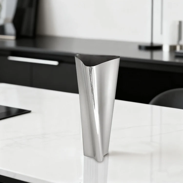 Zeitgenössische flüssige Metallvase