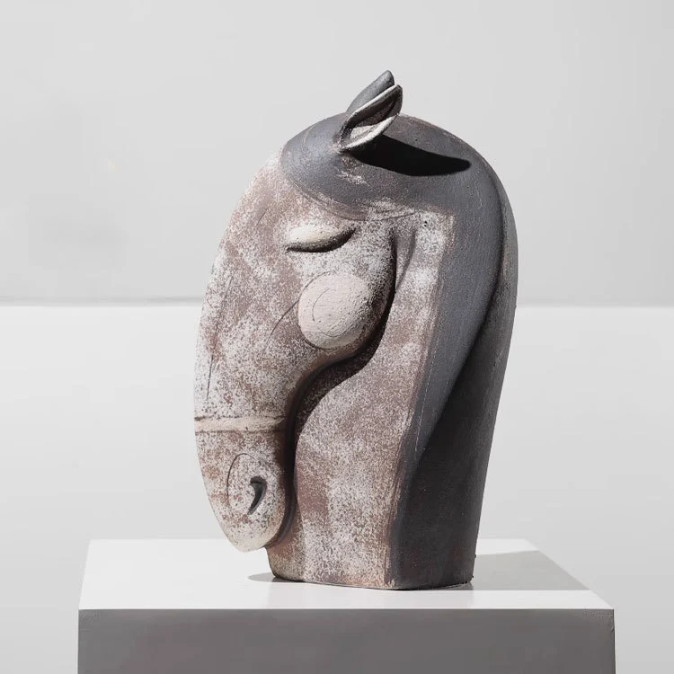 Künstlerische Pferdekopfskulptur