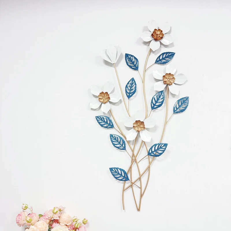 Elegante florale Wandskulptur Karnz