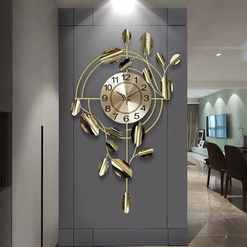 Dekorative Wanduhr mit Blattdesign Karnz
