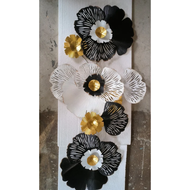 Künstlerische florale Metallwandskulptur Karnz 1789208526