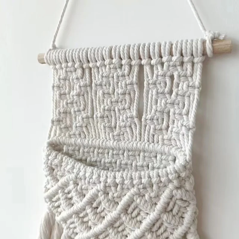 Wandmontierter Macramé Pflanzer Karnz
