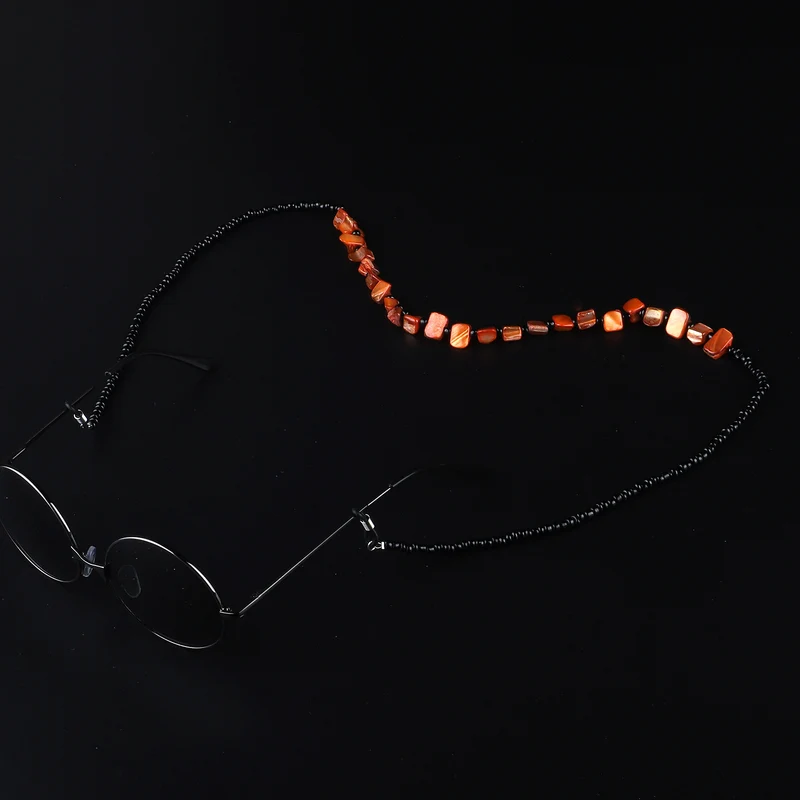 Perlenbrillenhalter mit natürlichen Muschelakzenten Karnz