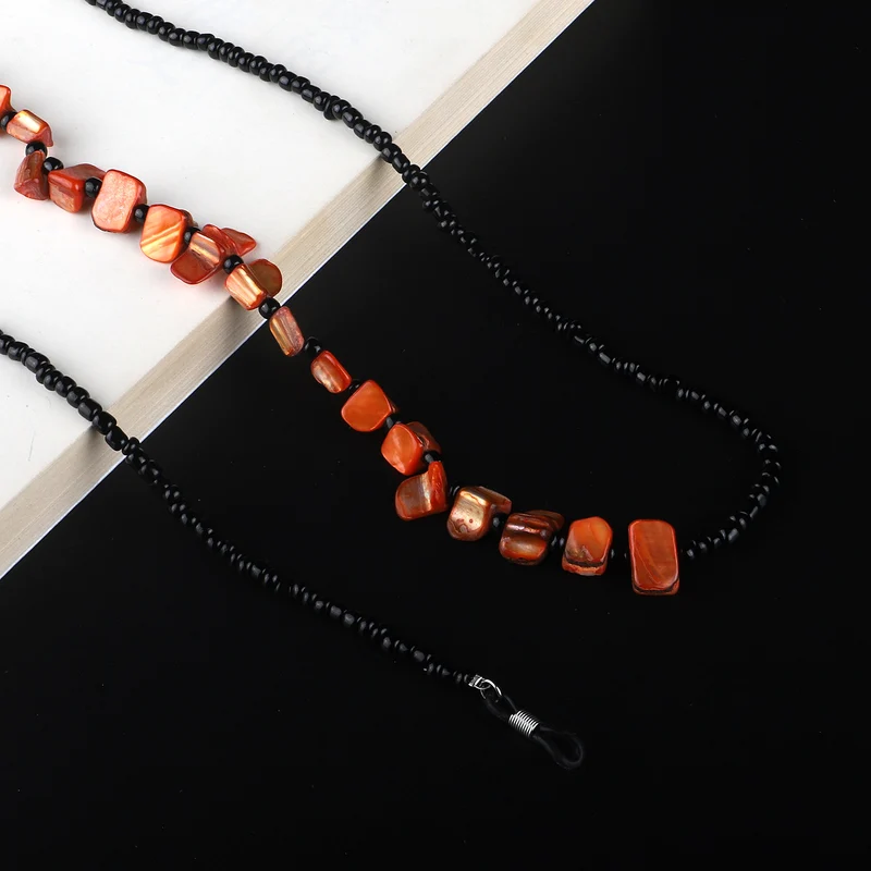 Perlenbrillenhalter mit natürlichen Muschelakzenten Karnz