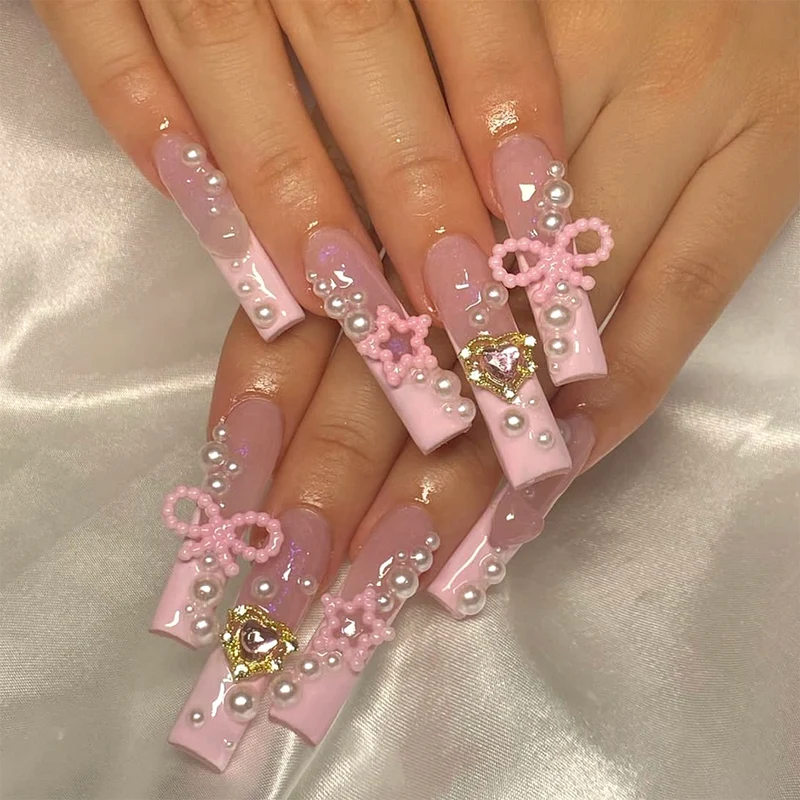 Luxus Kunstnagelset mit Glamourösen Verzierungen Karnz