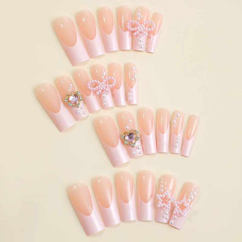 Luxus Kunstnagelset mit Glamourösen Verzierungen Karnz