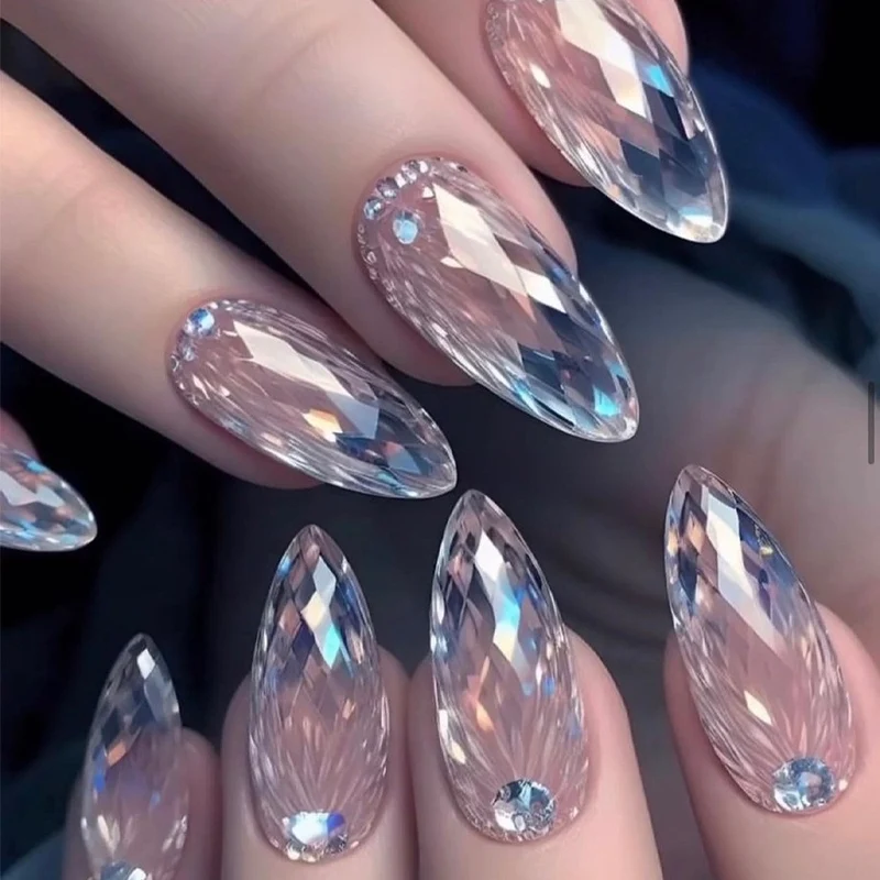 Luxus Kunstnagelset mit funkelnden Kristallverzierungen Karnz