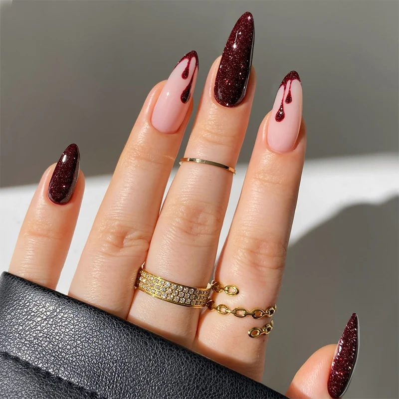 Luxuriöses Kunstnagelset mit Glamourösem Glitzer Karnz