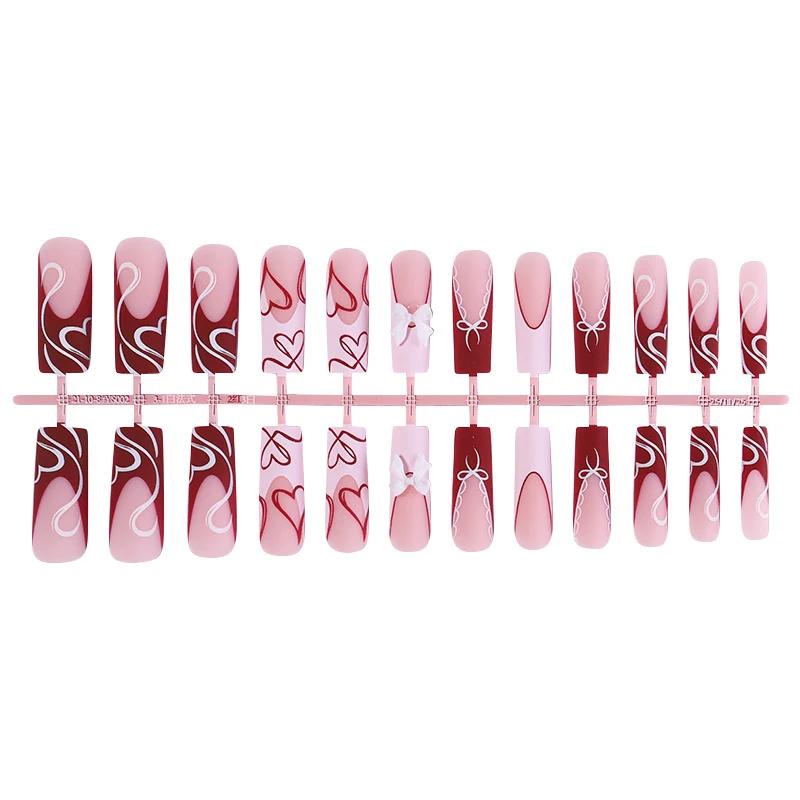 kunstvolles Nagelset mit Herz- und Schleifenmotiven Karnz