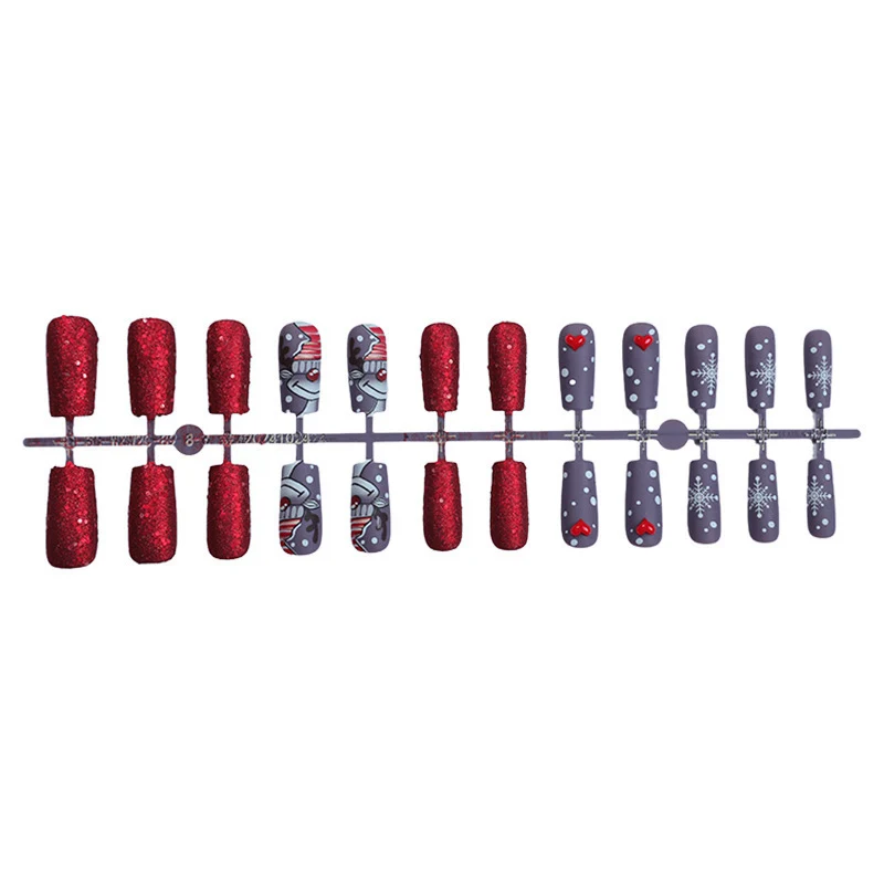 kunstvolles Nagelset mit festlichen Glitzer- und Weihnachtsmotiven Karnz