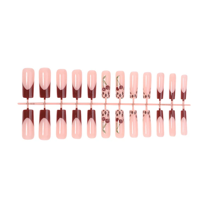 Kunstnagelset mit zarter Ombre- und Kirschblüten-Design Karnz