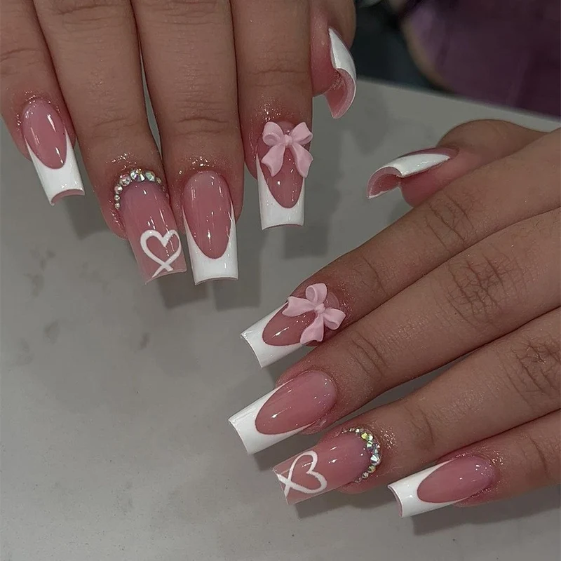 Kunstnagelset mit zarten Schleifen- und Leopardenmustern Karnz