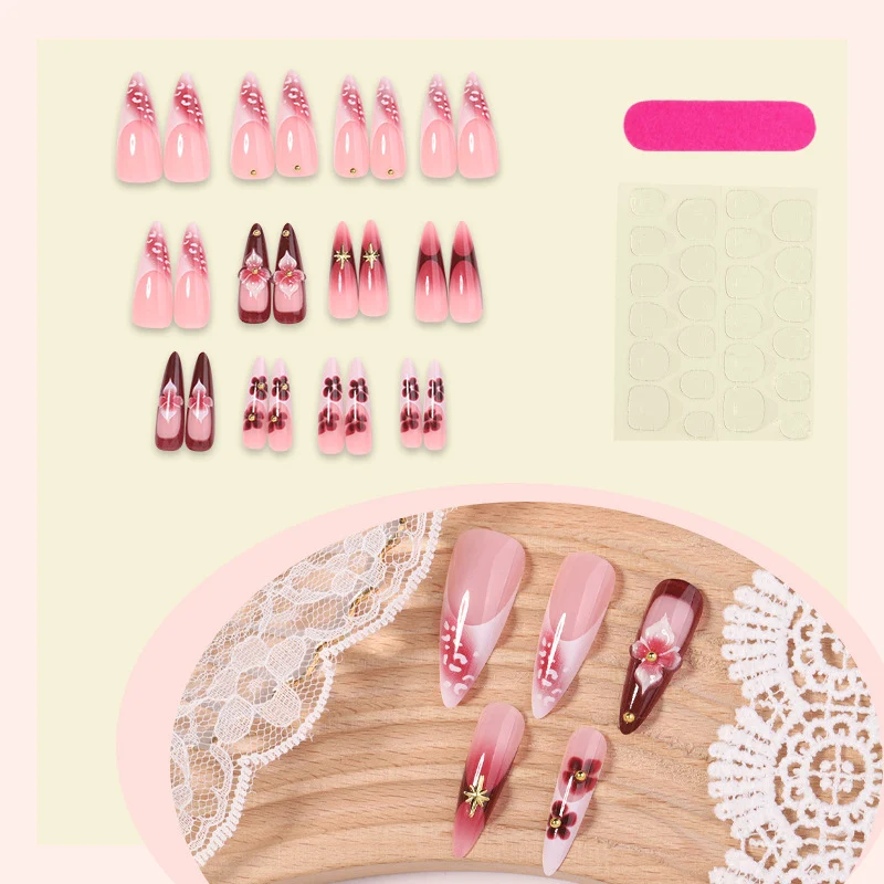 Kunstnagelset mit zarten floralem Design und glamourösen Akzenten Karnz