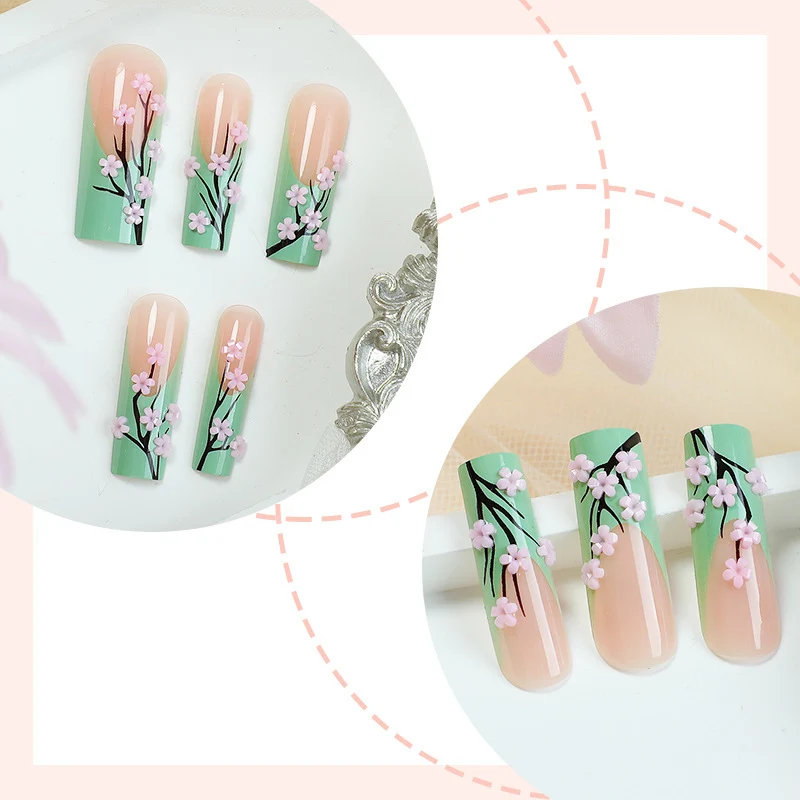Kunstnagelset mit zarten Blüten- und Naturtönen Karnz