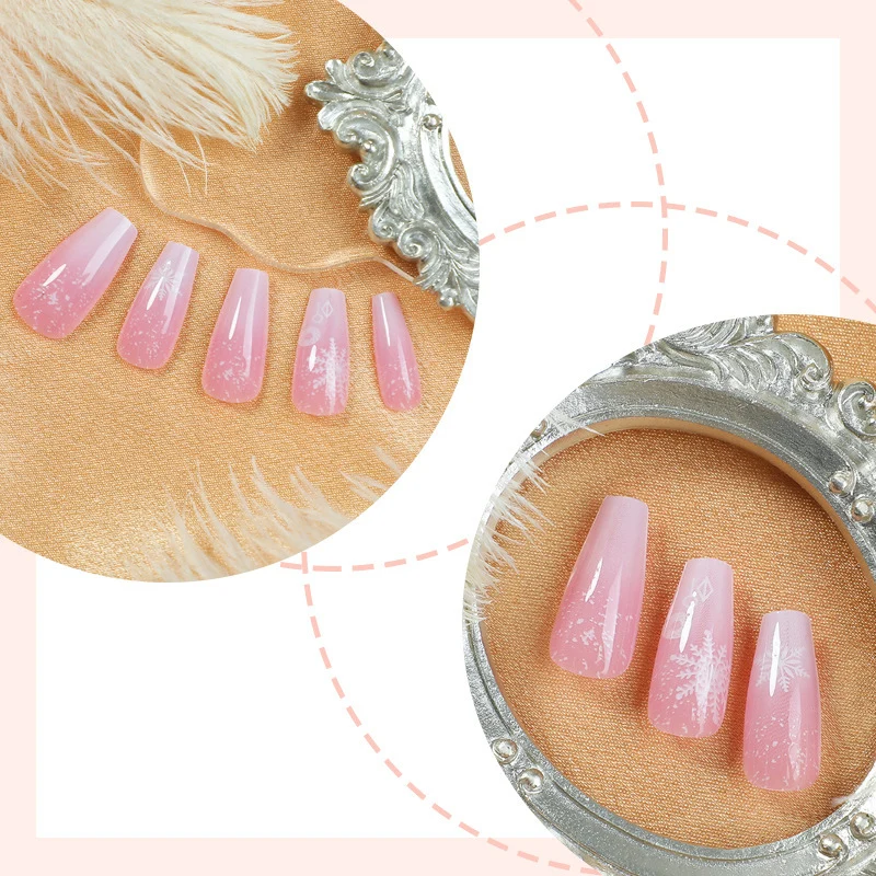 Kunstnagelset mit zarten Blüten- und Glitzermotiven Karnz