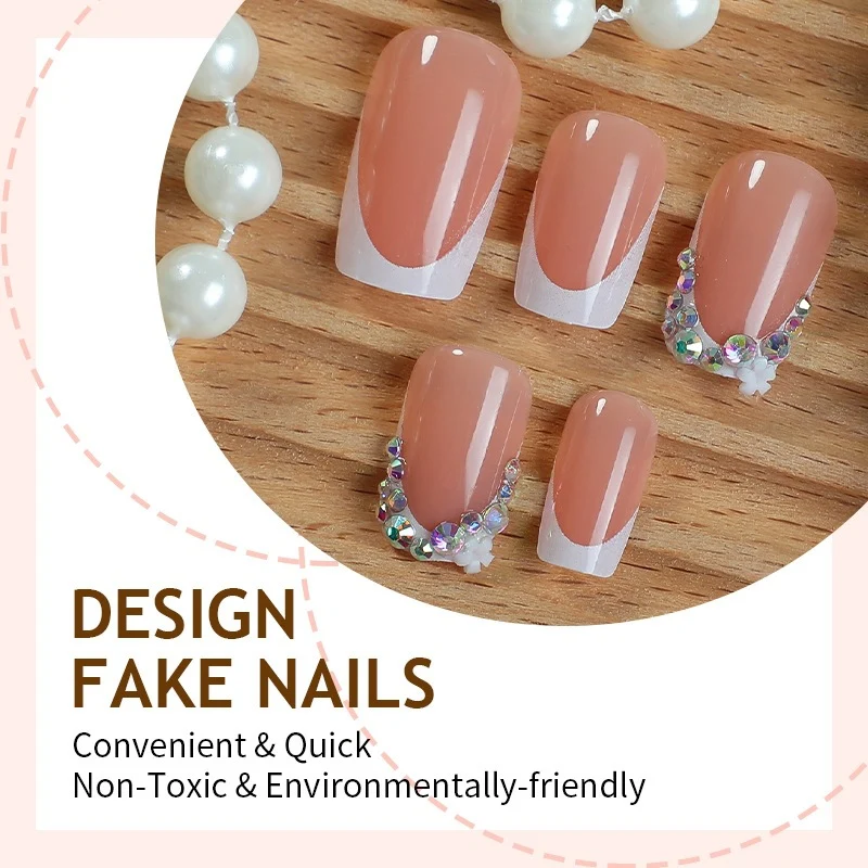 Kunstnagelset mit zarten Blüten- und Glitzerakzenten Karnz