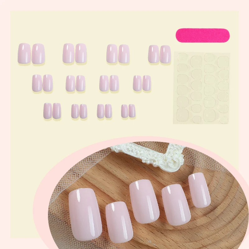 Kunstnagelset mit zartem und transparentem Finish Karnz
