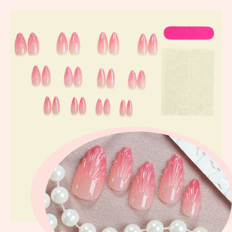 Kunstnagelset mit zartem Ombre-Design Karnz