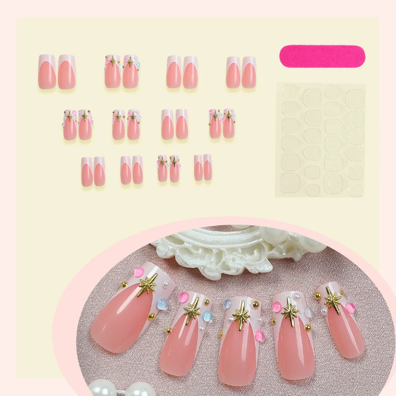 Kunstnagelset mit zartem Blumendekor Karnz
