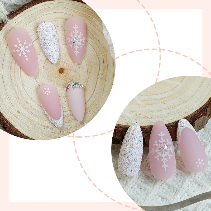 Kunstnagelset mit winterlichen Schneeflocken-Design Karnz