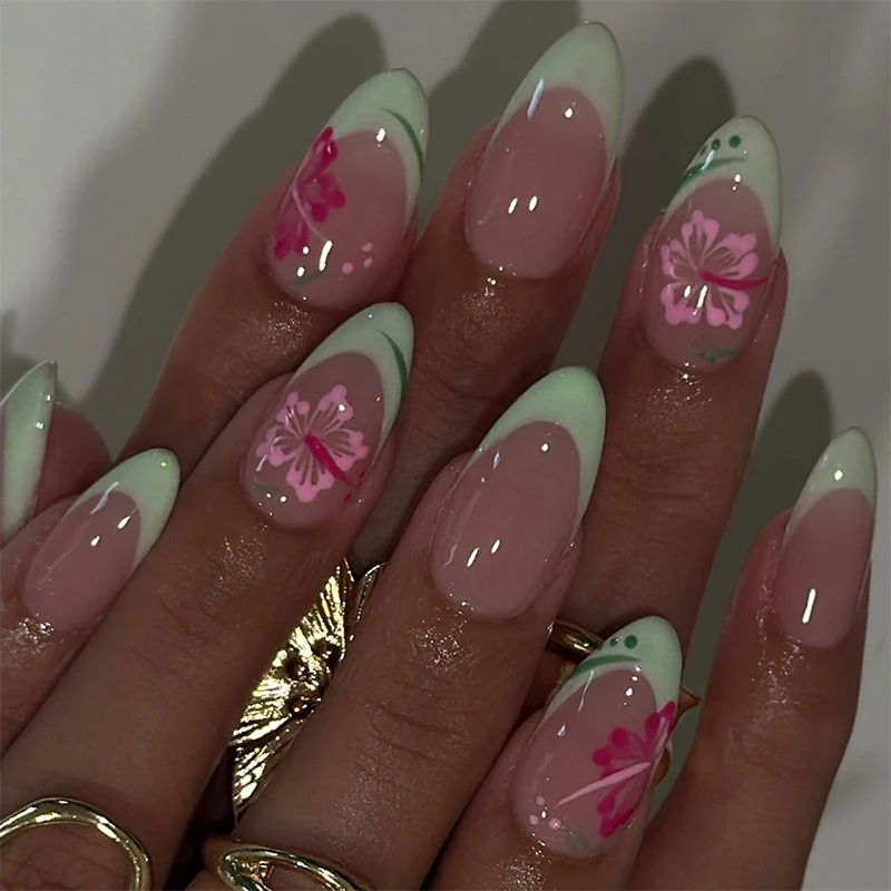 Kunstnagelset mit stilvollen Blumenspitzen Karnz