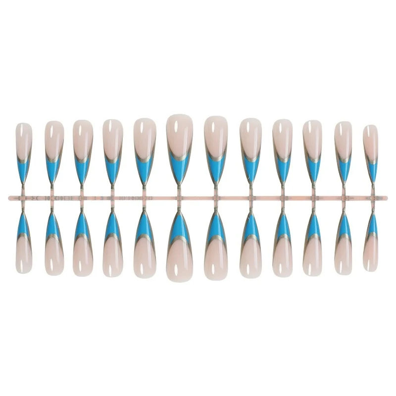 Kunstnagelset mit stilvollen, asymmetrischen Designs Karnz