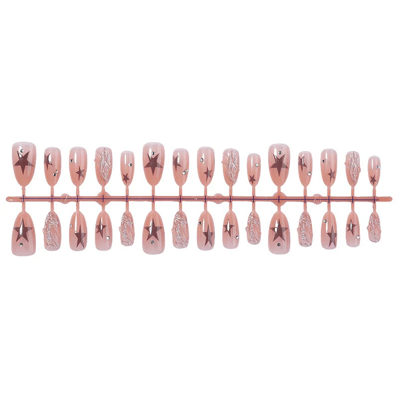 Kunstnagelset mit Sternen- und Glitzerakzenten Karnz