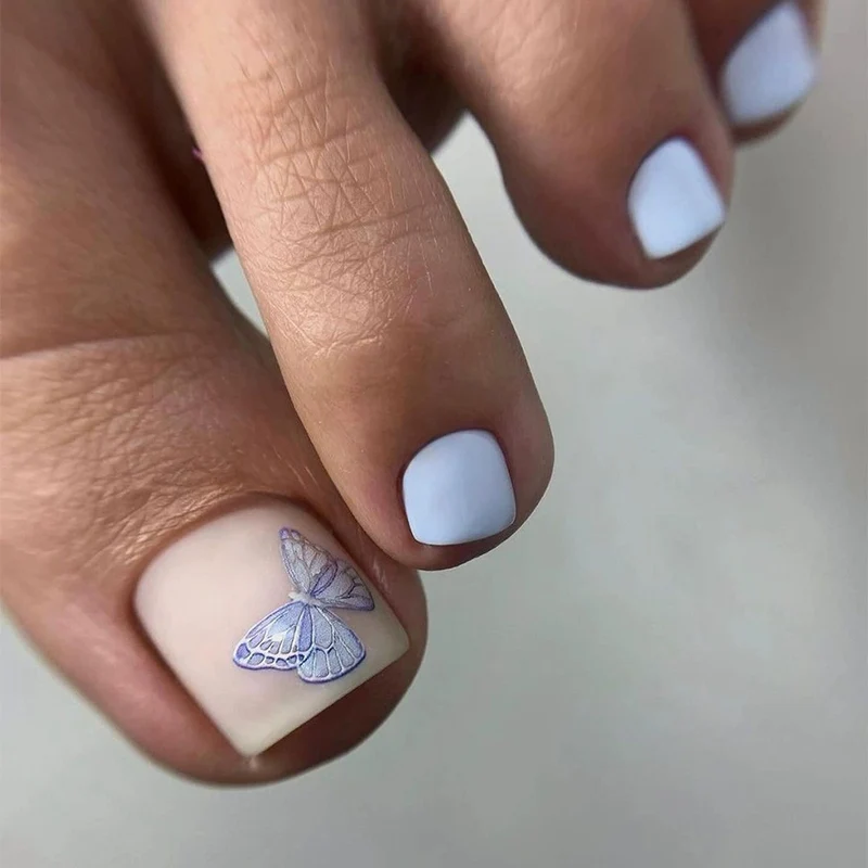 Kunstnagelset mit schimmerndem holographischen Design Karnz