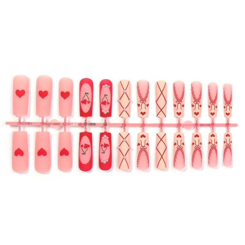 Kunstnagelset mit romantischen Herz- und Kirschmotiven Karnz