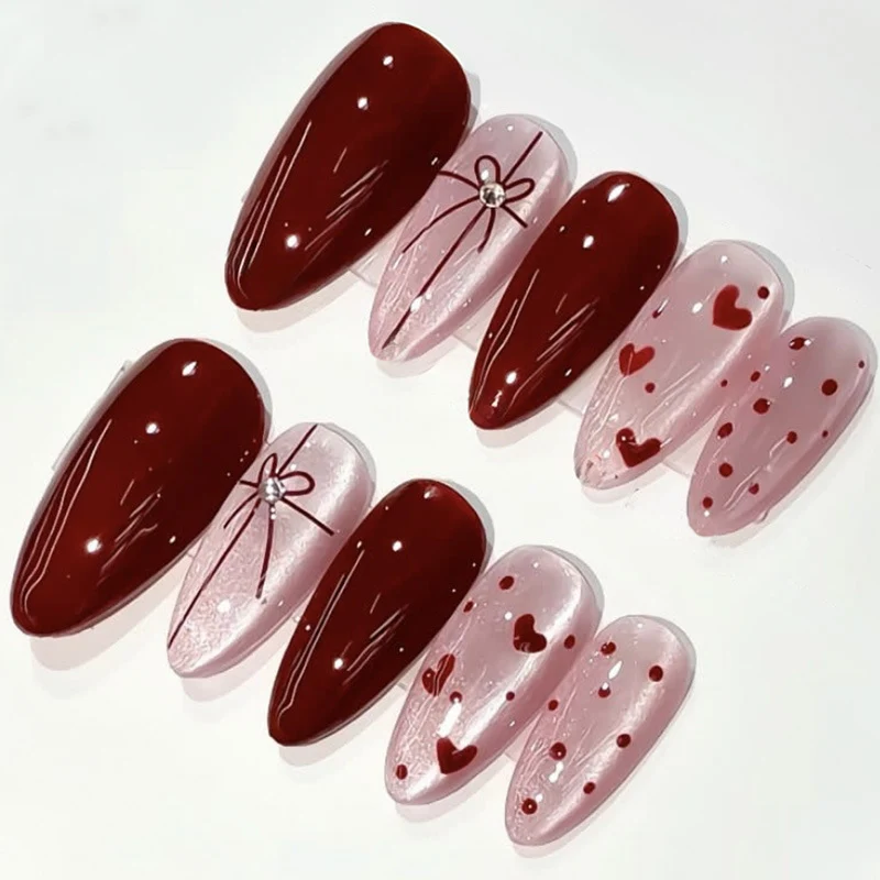 Kunstnagelset mit romantischen Herz- und Glitzerdesigns Karnz