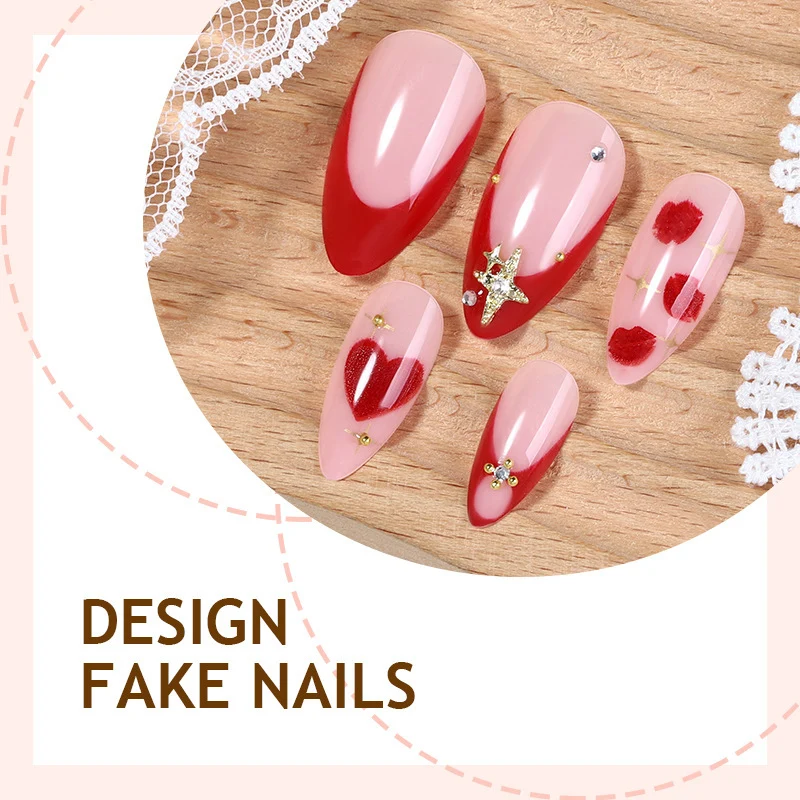 Kunstnagelset mit romantischen Akzenten und Glitzerdetails Karnz