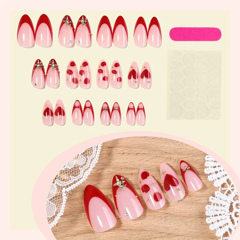Kunstnagelset mit romantischen Akzenten und Glitzerdetails Karnz