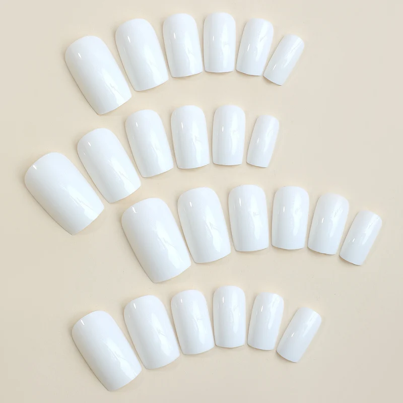 Kunstnagelset mit nagelneuem Design und perfekter Passform Karnz