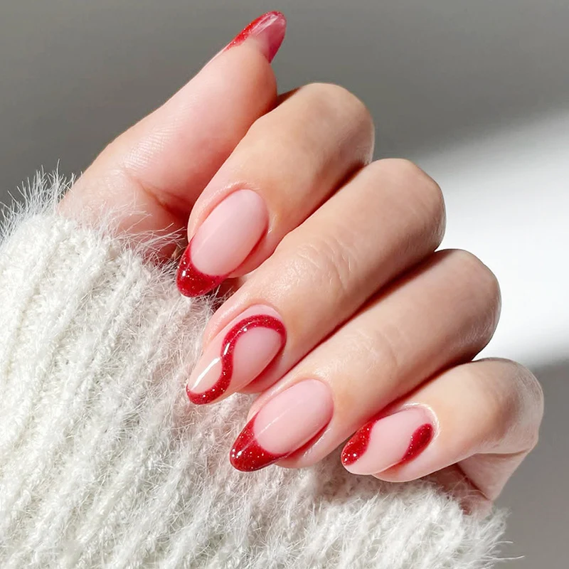 Kunstnagelset mit modernen Spitzen und Glitzerakzenten Karnz