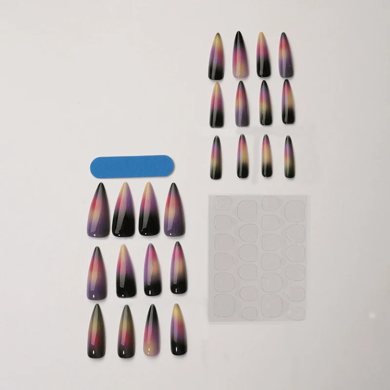 Kunstnagelset mit modernem Ombre-Effekt Karnz