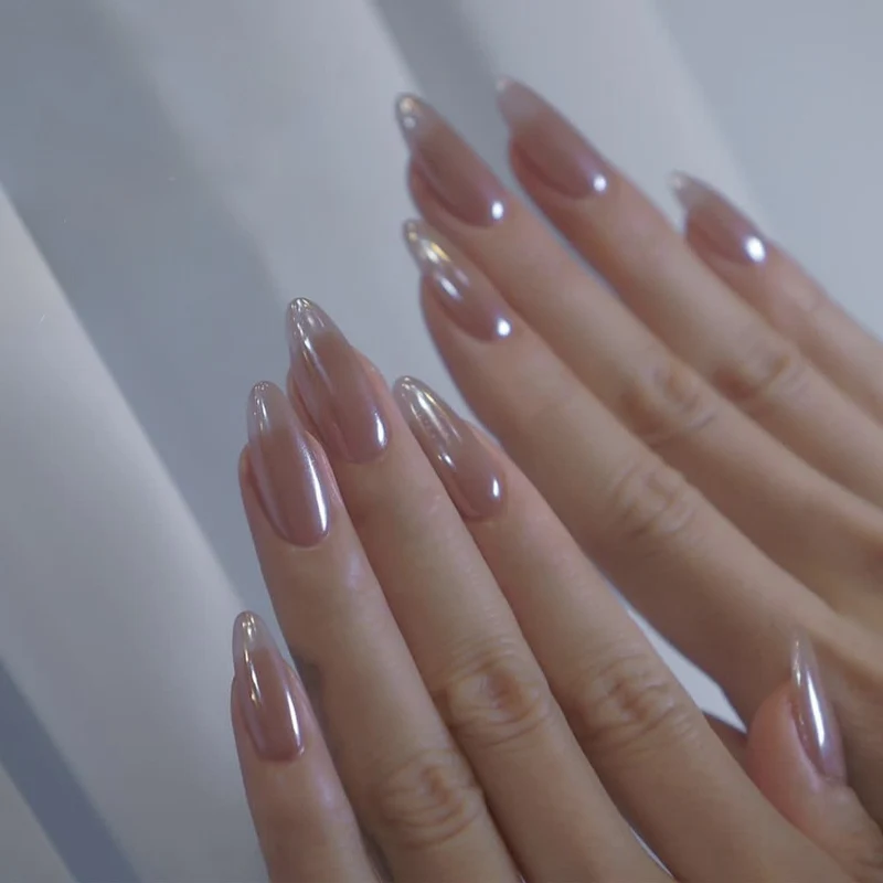 Kunstnagelset mit luxuriösen Kristallakzenten Karnz