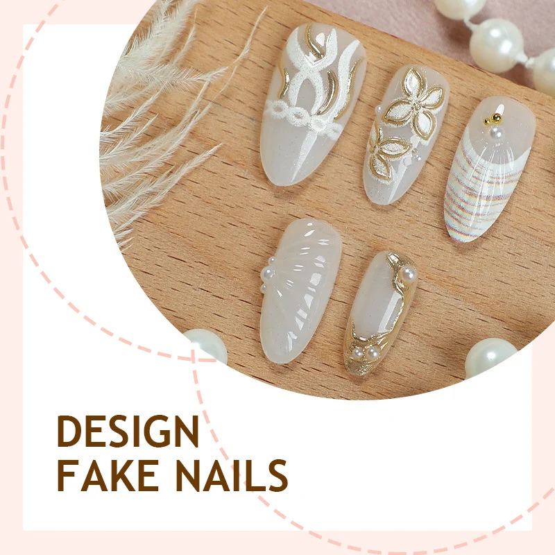 Kunstnagelset mit luxuriösen Goldverzierungen und eleganten Naturmotiven Karnz