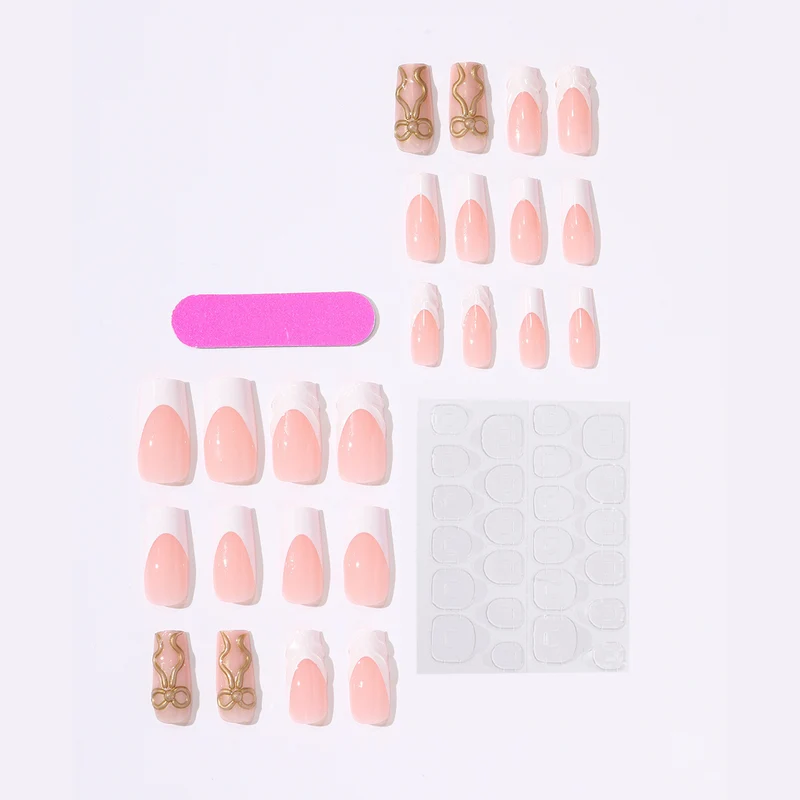 Kunstnagelset mit luxuriösen goldenen Akzenten und elegantem Design Karnz