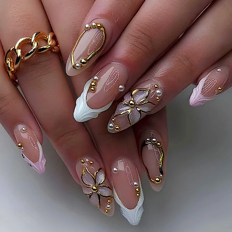 Kunstnagelset mit luxuriösen floralen 3D-Verzierungen Karnz