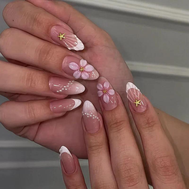 Kunstnagelset mit luxuriösen floralen 3D-Verzierungen Karnz