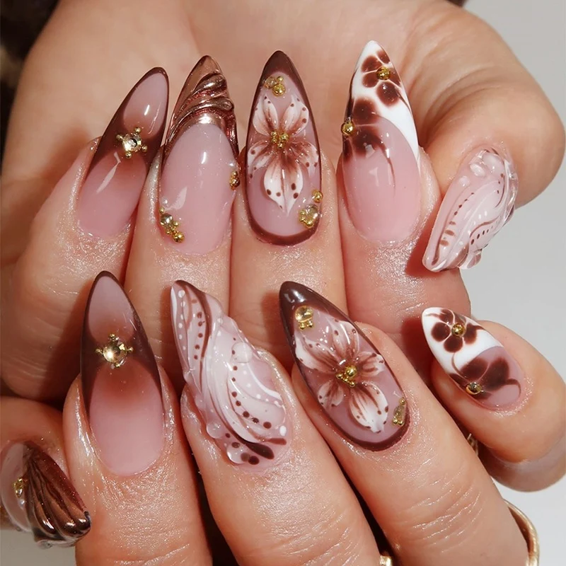 Kunstnagelset mit luxuriösen floralen 3D-Verzierungen Karnz