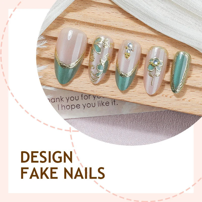 Kunstnagelset mit luxuriösen Blütenapplikationen und Glitzerakzenten Karnz