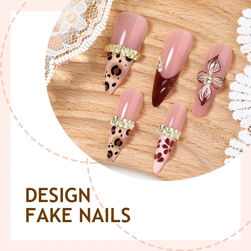 Kunstnagelset mit luxuriösen Blumen- und Leopardenmotiven Karnz