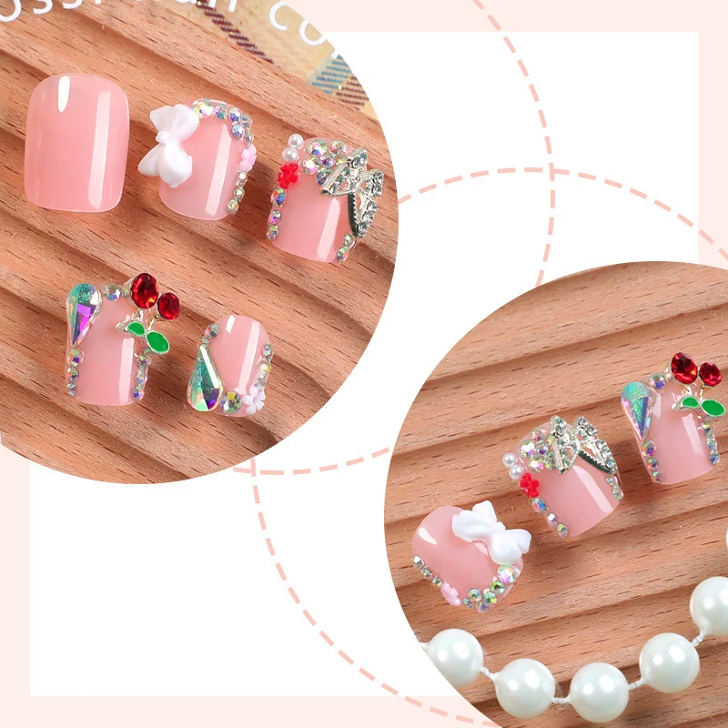 Kunstnagelset mit luxuriösen Akzenten Karnz
