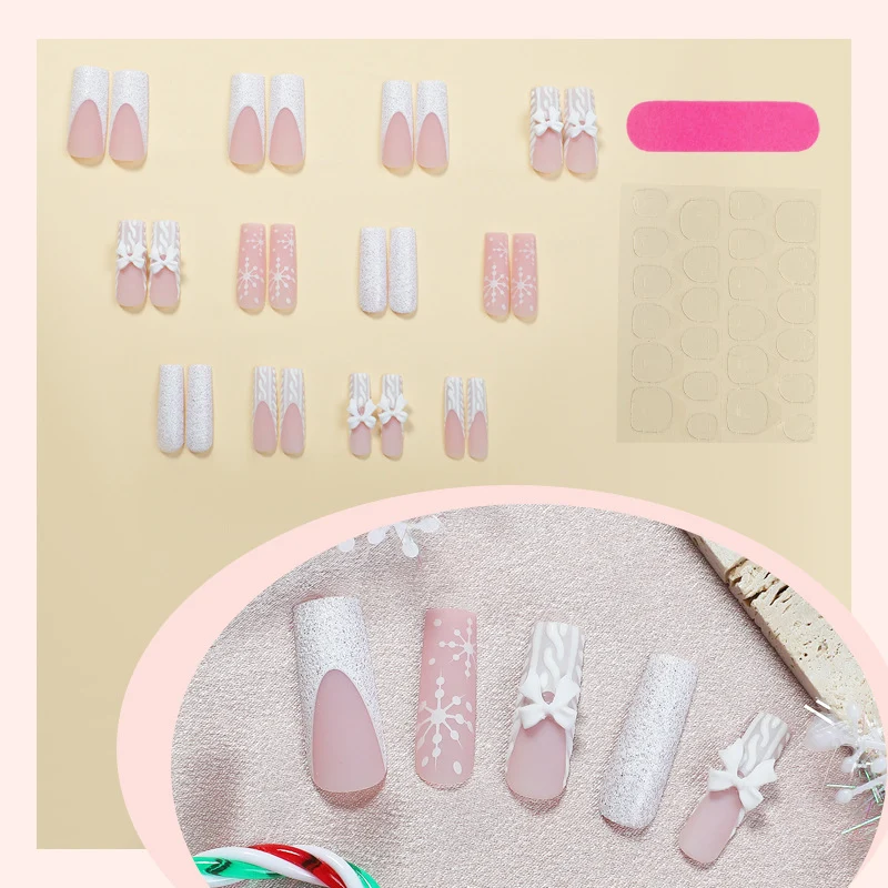 Kunstnagelset mit luxuriösem Glitzer- und floralen Akzenten Karnz