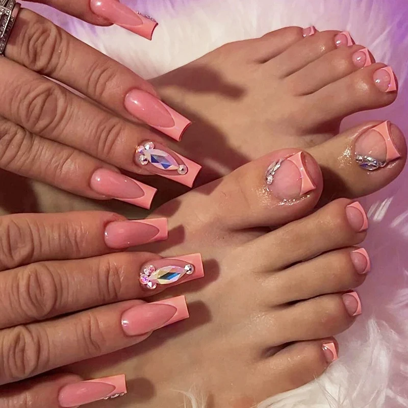 Kunstnagelset mit luxuriösem Glitzer-Akzent Karnz