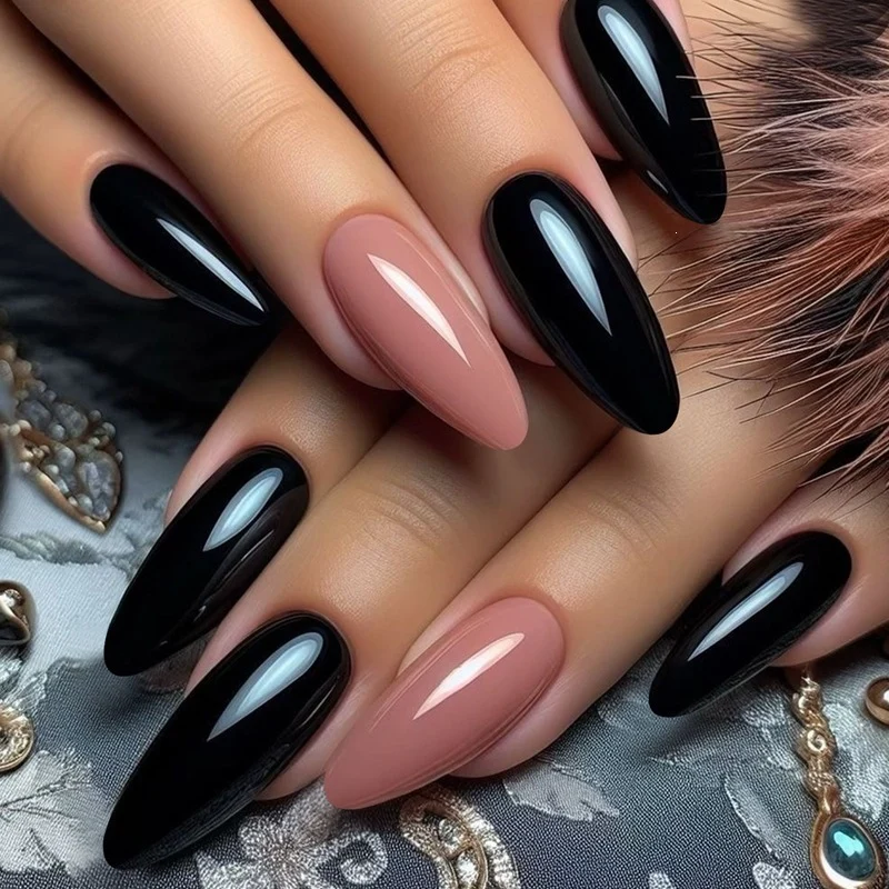 Kunstnagelset mit luxuriösem Farbverlauf und elegantem Spitzenakzent Karnz